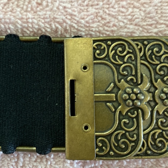 Metal chain link style belt with hook closure and round beaded buckle. Stretch. - Picture 5 of 8